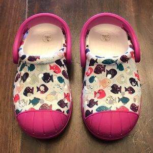 Pink crocs with fish